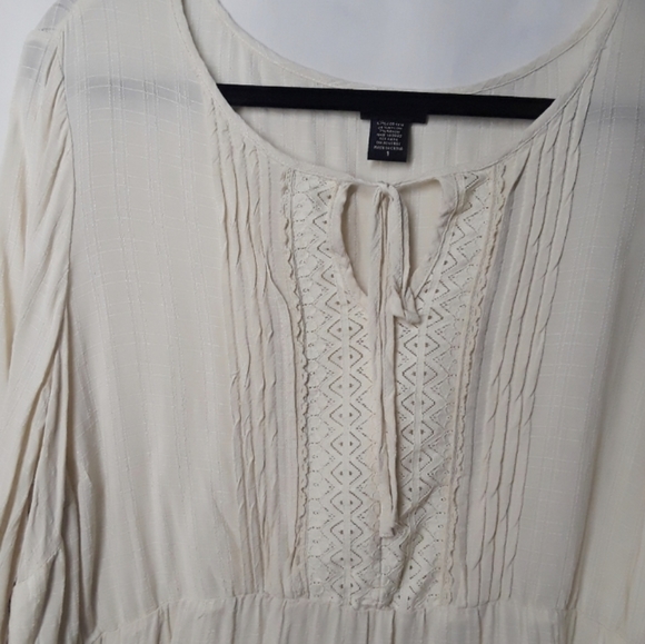 TORRID Ivory Flare Bell Sleeve Pleated Embroidered Top 1 (1X) - Picture 5 of 8